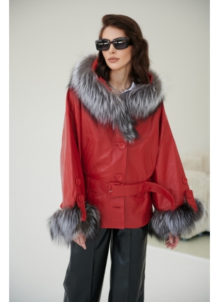 Красная кожаная куртка с чернобуркой